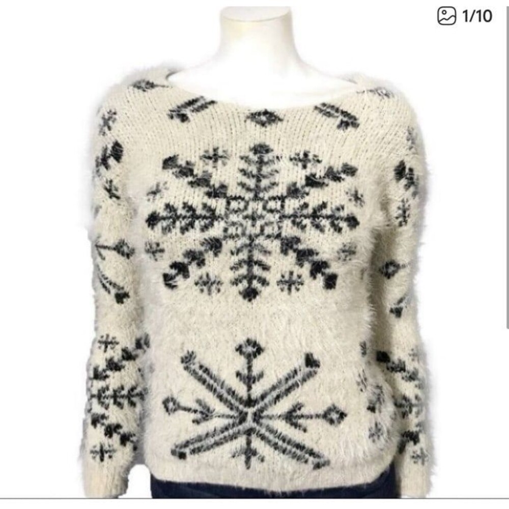 Finn & Clover black and cream fuzzy snowflake sweater size small